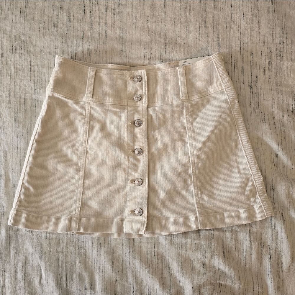 NWT American Eagle Outfitters Cream Mini Skirt